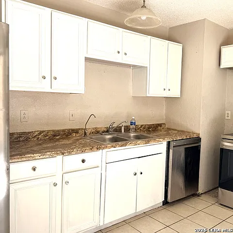 3 bed, 1.0 bath, 1200 sqft, $1,490 — Photo 4