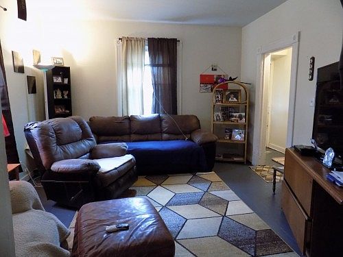 3rd image of 407 Fernando St NE