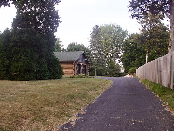 3rd image of 5040 Grand Ave