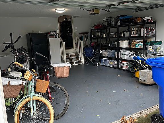 4th image of 330 Hicks Ave