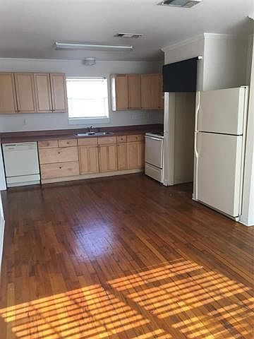 1st image of 303 W Hickory St #C
