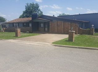 1402 E Duke St, Hugo, OK 74743