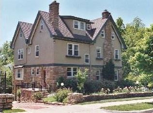 619 E 46th St, Kansas City, MO 64110