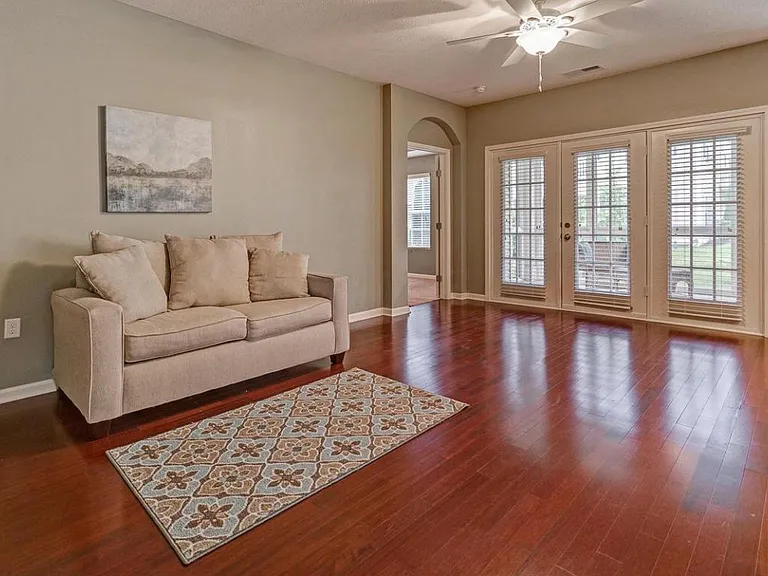 1424 Lakes Circle Dr — Photo 12