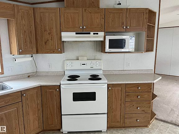 5th image of 1 Willow Park Est
