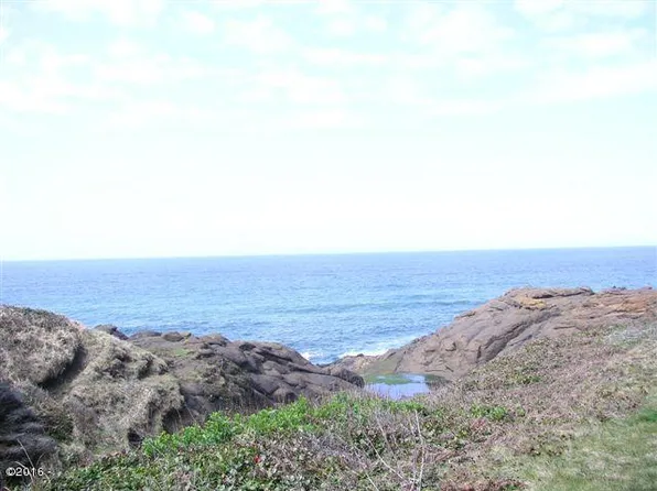 1113 N Highway 101, Depoe Bay, OR 97341