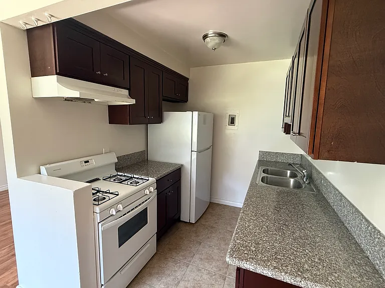 141 N Lewis St #2 — Photo 1