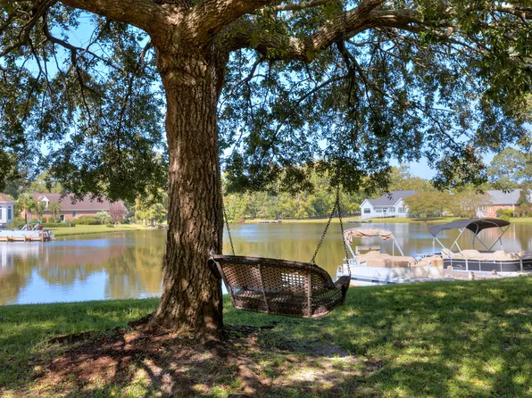 29 Plantation Dr, Manning, SC 29102