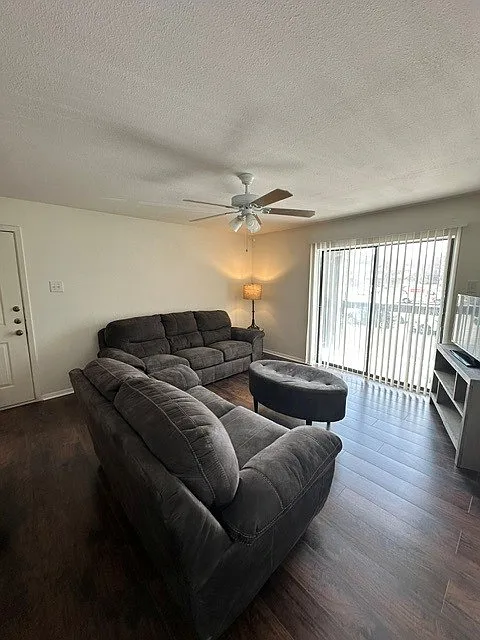 218 N Texas Blvd #201