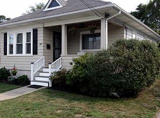 189 Fenner Ave, Riverside, RI 02915
