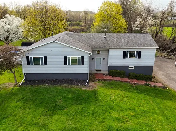 5864 W Sweden Rd, Bergen, NY 14416