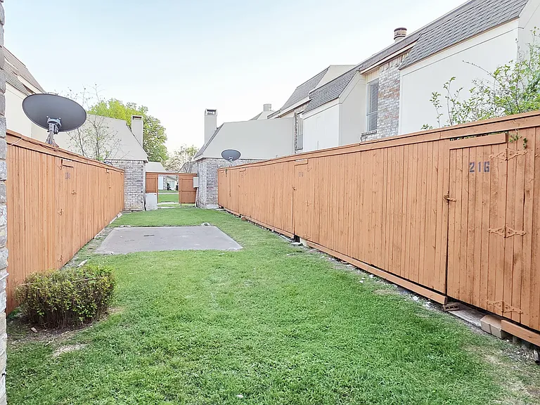 220 Village North Dr — Photo 17