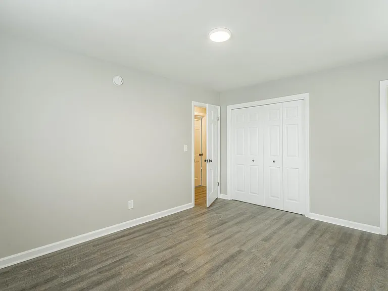 1403 Clearpoint Dr — Photo 9