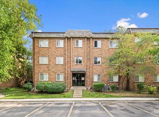 909 Buccaneer Dr APT 3, Schaumburg, IL 60173