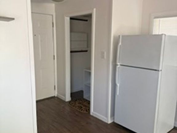 3rd image of 1724 1/2 Delaware Ave