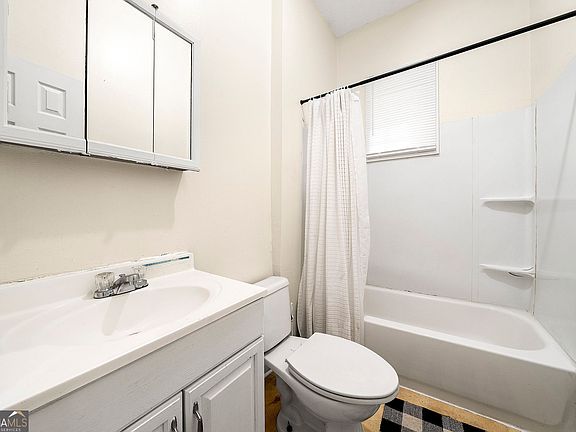 5th image of 1007 Fair St SW