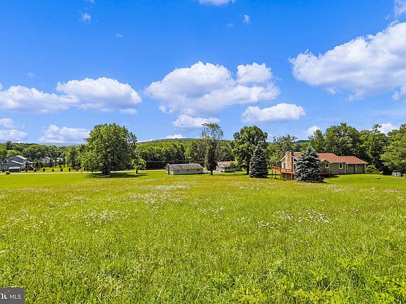 3rd image of 6 Meadow Ct