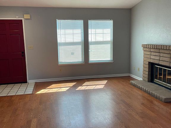 3rd image of 6071 Carolina Cir