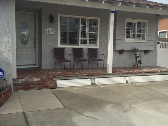 3rd image of 11225 Pounds Ave