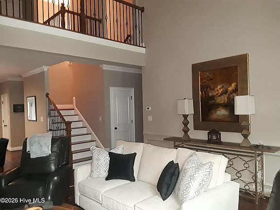 4th image of 805 Mayo Lane