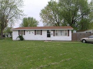 301 Saint John Dr, Cahokia, IL