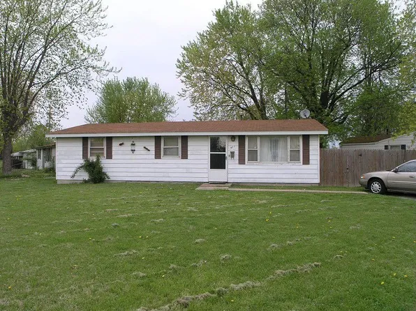 301 Saint John Dr, Cahokia, IL 62206