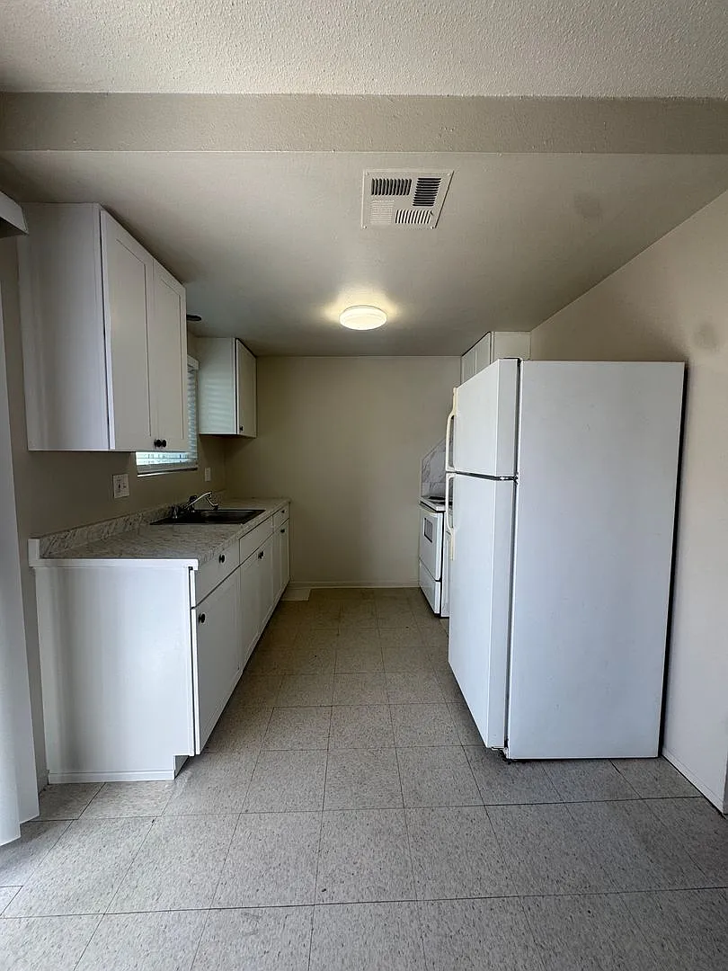 Bedlow Dr — Photo 3