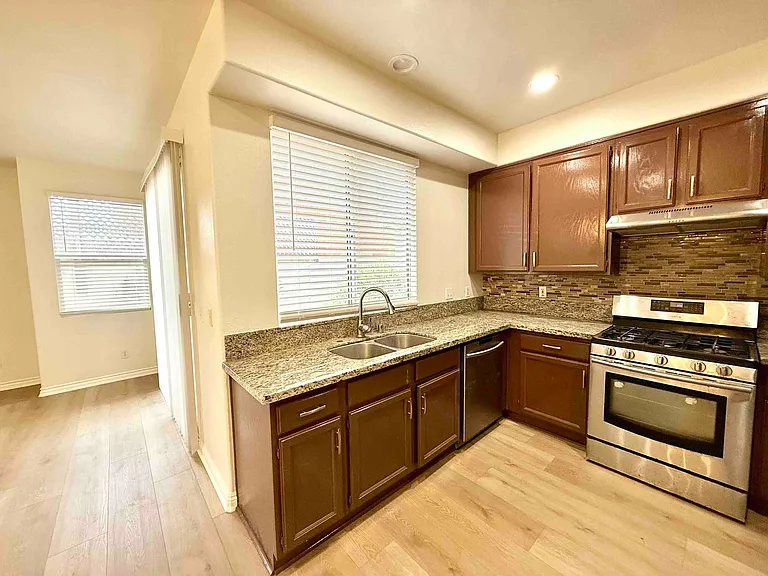 26009 Frampton Ave — Photo 7