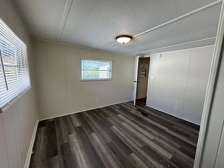 5844 Sunshine Park Dr — Photo 4