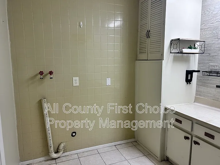 613 1st Ave NE #A — Photo 9