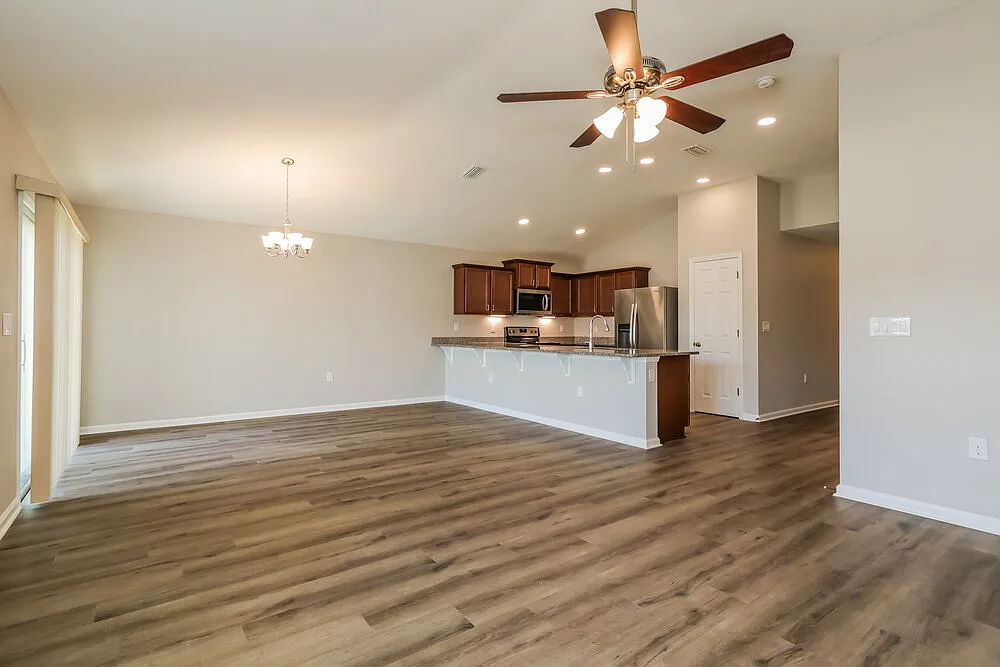 3 bed, 2.0 bath, 1503 sqft, $2,020 — Photo 3