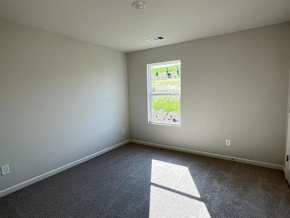 5th image of 70 Berkeley Trce