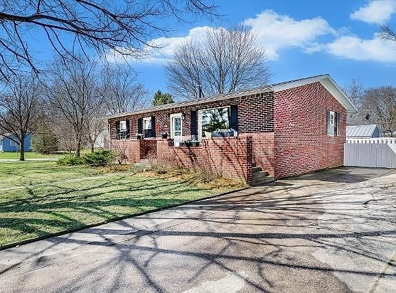 3rd image of 280 Gralake Ave