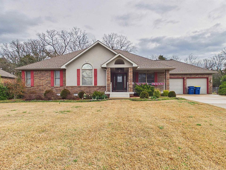 1st image of 407 Holly Grove Dr