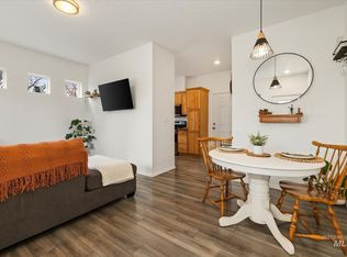 124 W Cherry Ave, Meridian, ID 83642