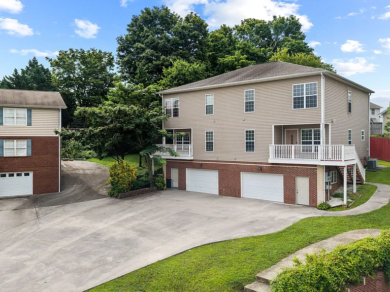 3516 Walnut Grove Ln NE — Photo 36