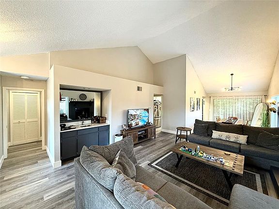 5th image of 2816 COUNTRYBROOK DRIVE #L16