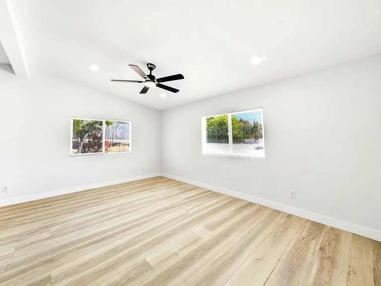 3272 K St — Photo 11