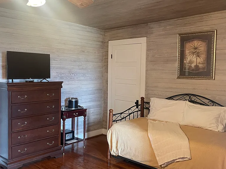 120 S Pierce St — Photo 3
