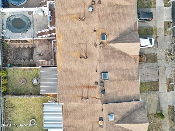 3rd image of 550 Dongan Hills Ave
