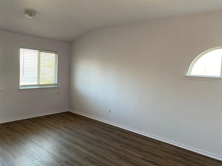 1850 Logan Dr — Photo 15