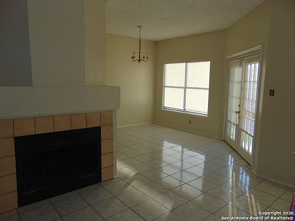 3rd image of 371 Cypressway Dr