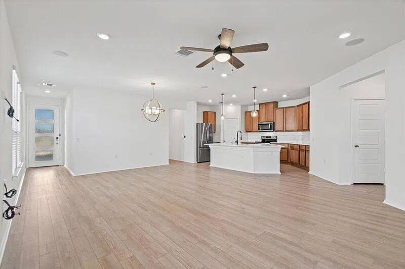 3 bed, 2.0 bath, 1537 sqft, $2,050 — Photo 4