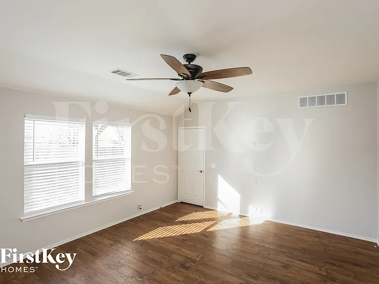 316 Meagan St — Photo 8