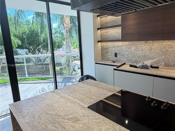 3610 Yacht Club Dr, Aventura, FL