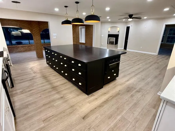 300 Dunnam Ave, Cleveland, TX 77327