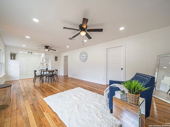 4th image of 818 Hoover Ave