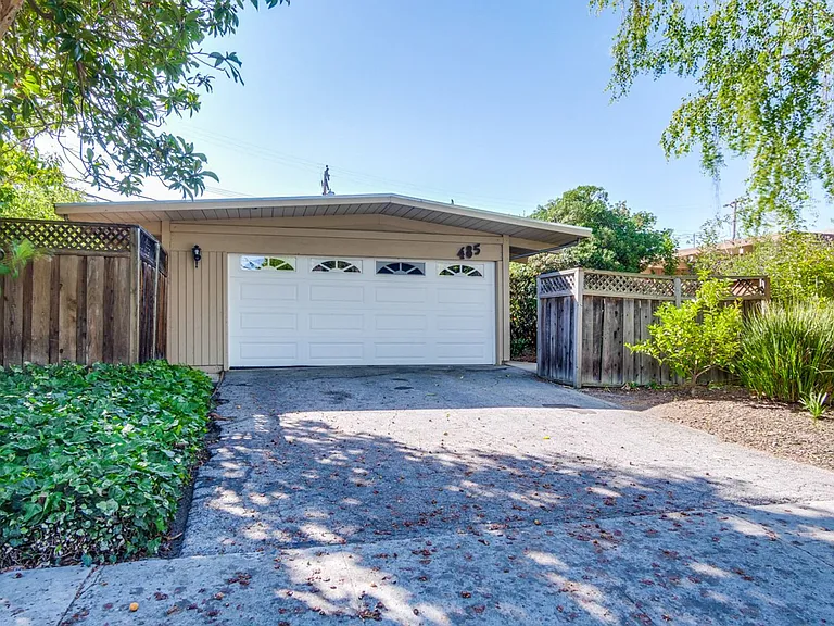 485 Emmons Dr — Photo 8