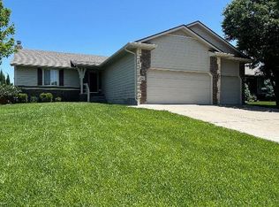 926 Cedar Brook Cir, Mulvane, KS 67110