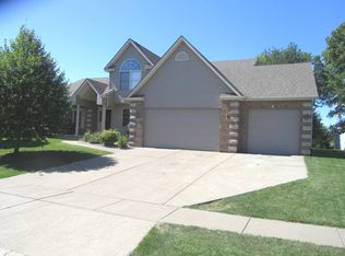4800 Coventry Ct, Davenport, IA 52807